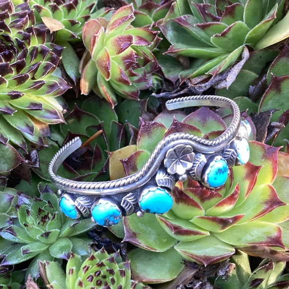 Beautiful Navajo Native American Sterling Silver Signed Six Stone Turquoise Cuff - Picture 10 of 12